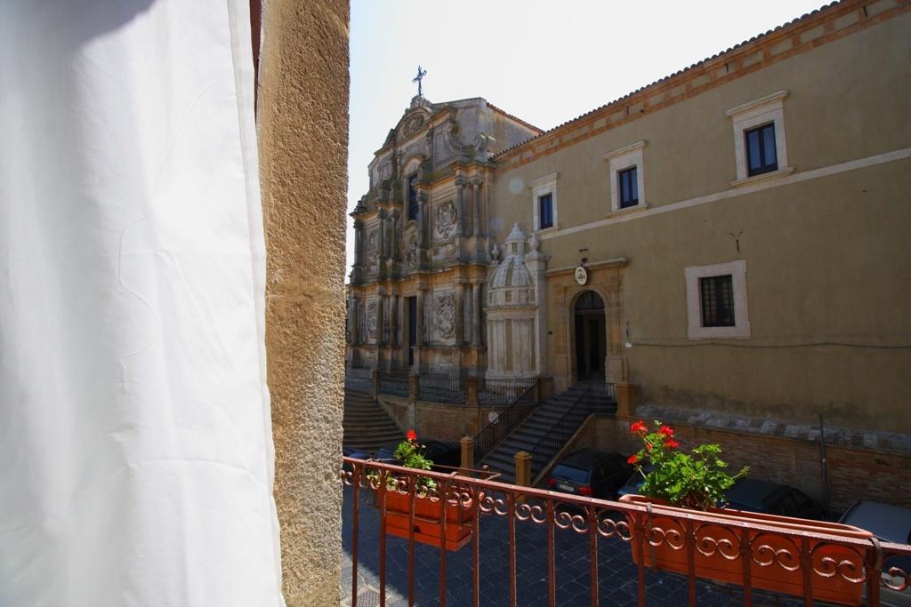 Gualtiero Camere&Suite Caltagirone Esterno foto