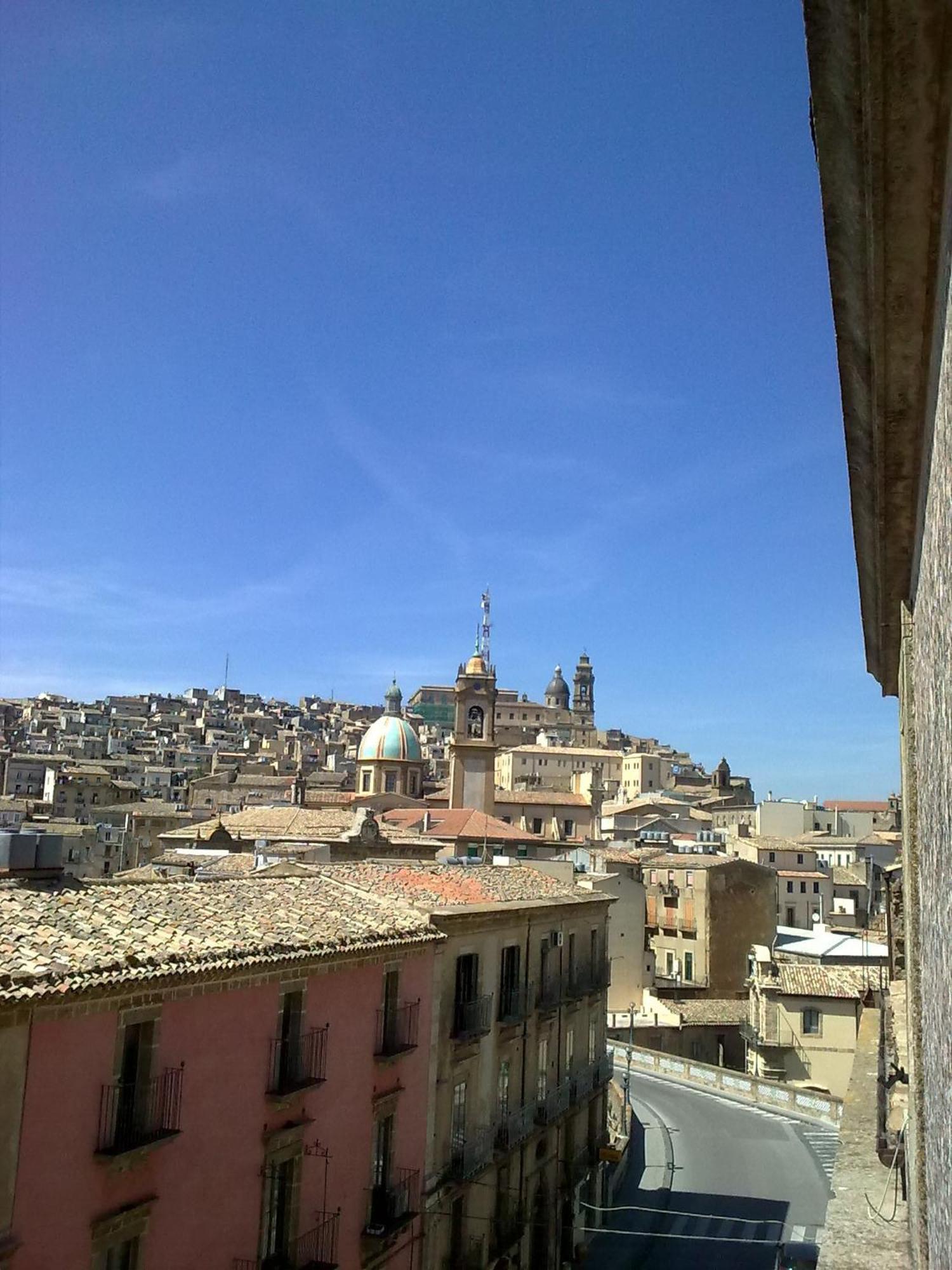 Gualtiero Camere&Suite Caltagirone Esterno foto