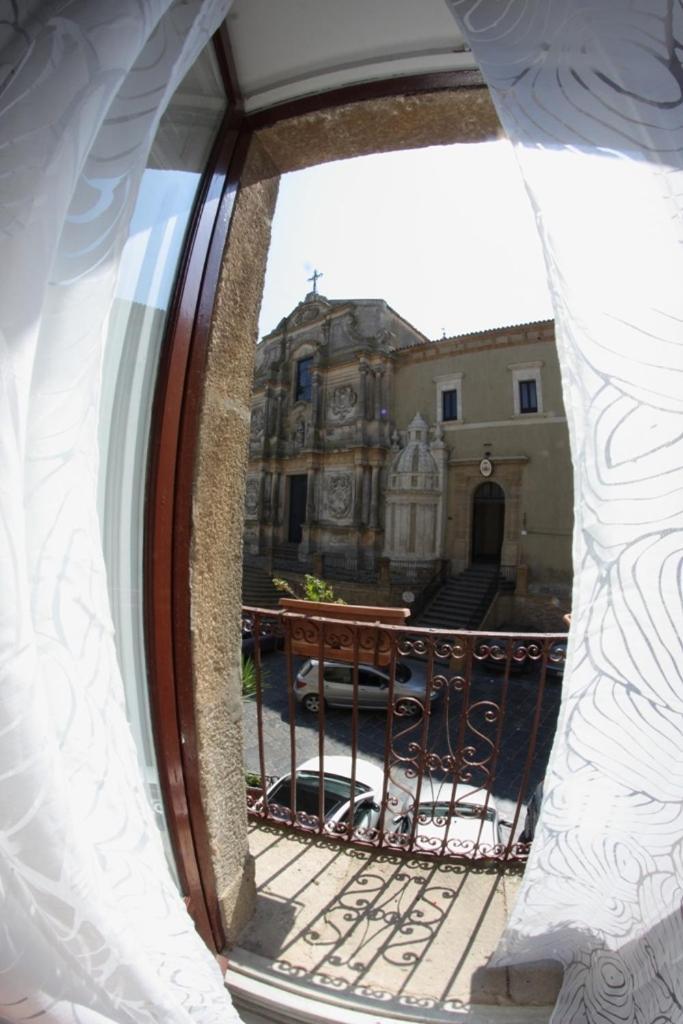 Gualtiero Camere&Suite Caltagirone Camera foto